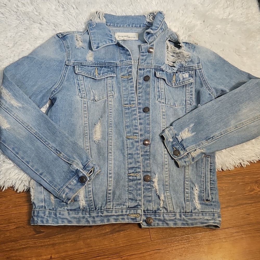 Young‎ Hearts Run Free Women's Distressed Light Wash Denim Jean Jacket - Picture 5 of 8